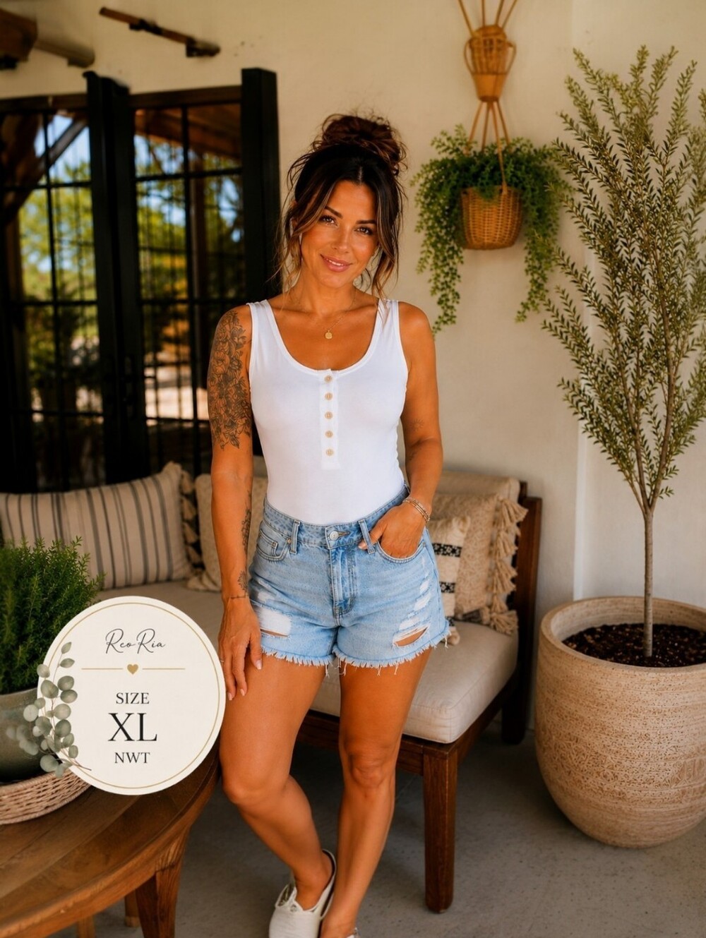 ReoRia NWT White Sleeveless Henley Bodysuit 5 Button Size XL